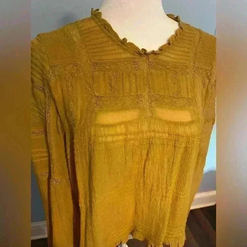 Free People Ladies Bell Sleeve Blouse
Yellow boho ruffle peasant Size Small - Picture 10 of 13